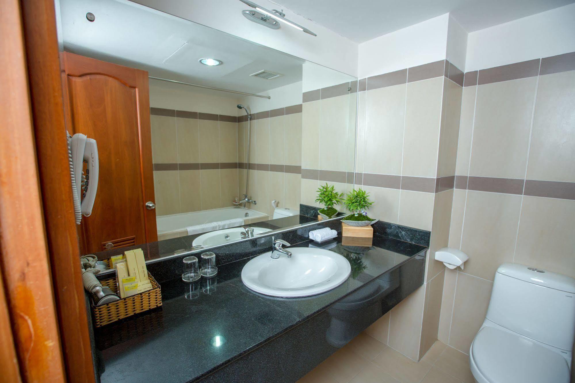 Vien Dong Hotel Nha Trang Bagian luar foto